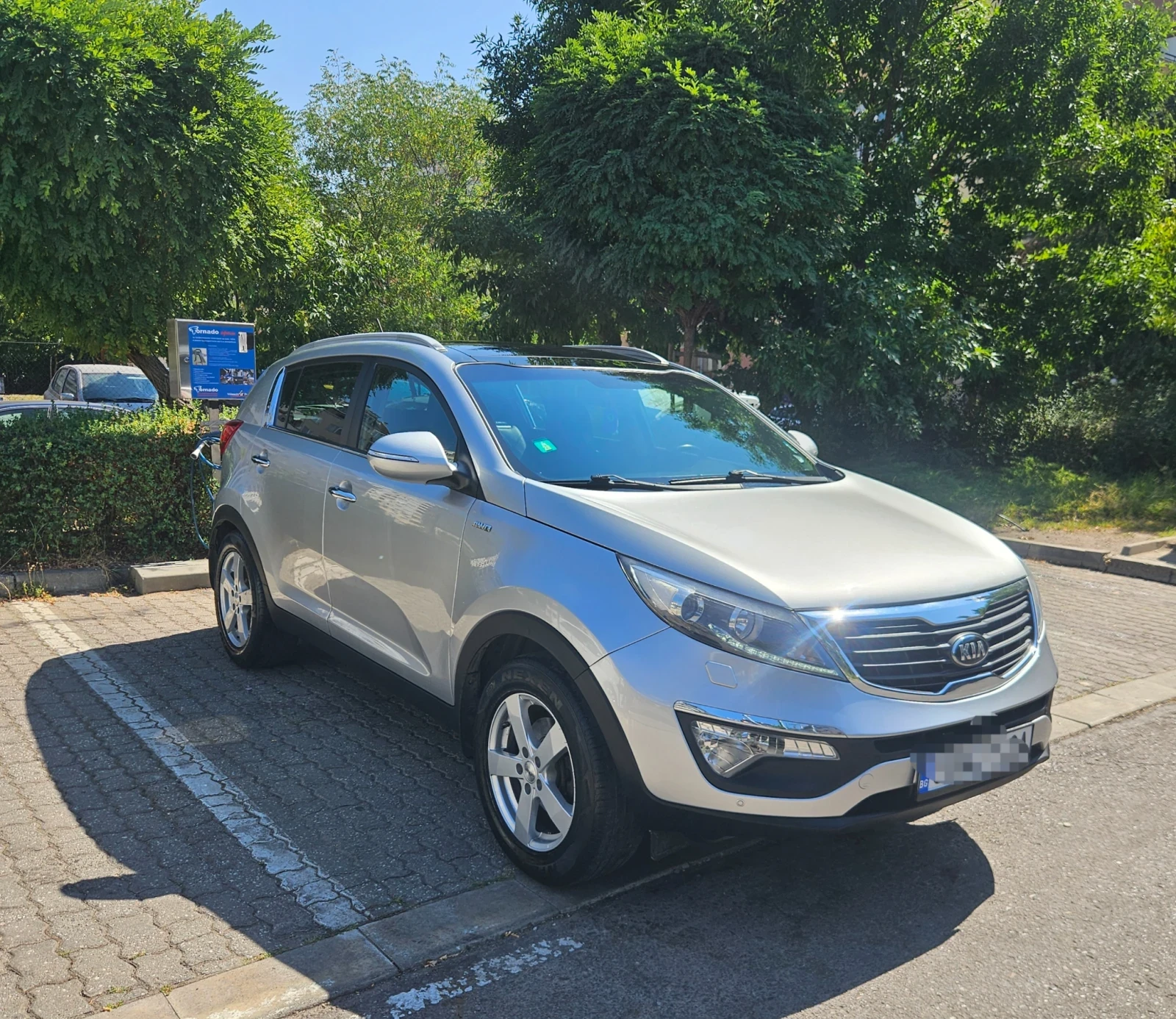 Kia Sportage 2.0i 4WD автомат, кожа, панорама, NAVI, KEYS, снимка 3 - Автомобили и джипове - 55624869