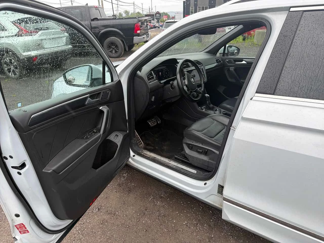 VW Tiguan Highline / FENDER / CAMERA / CARFAX / АВТОКРЕДИТ, снимка 5 - Автомобили и джипове - 55632564