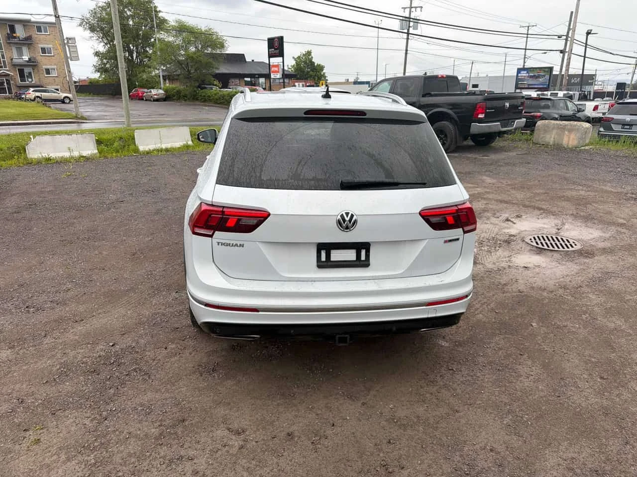 VW Tiguan Highline / FENDER / CAMERA / CARFAX / АВТОКРЕДИТ, снимка 4 - Автомобили и джипове - 55632564