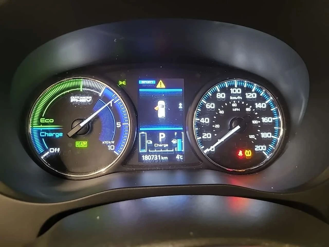 Mitsubishi Outlander, снимка 9 - Автомобили и джипове - 56688714