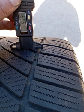 Гуми Зимни 295/40R19, снимка 7