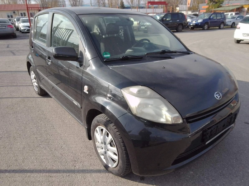 Daihatsu Sirion 4 х 4, снимка 1 - Автомобили и джипове - 40838879