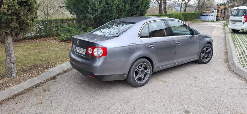 VW Jetta, снимка 8 - Автомобили и джипове - 52169879