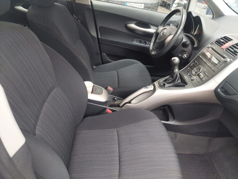 Toyota Auris 1.4i ТОП състояние, снимка 13 - Автомобили и джипове - 52899858