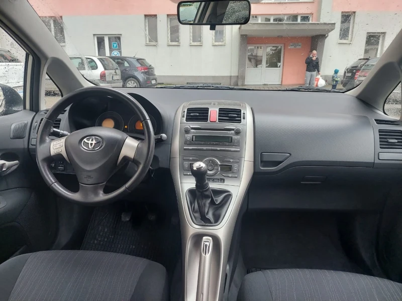 Toyota Auris 1.4i ТОП състояние, снимка 9 - Автомобили и джипове - 52899858