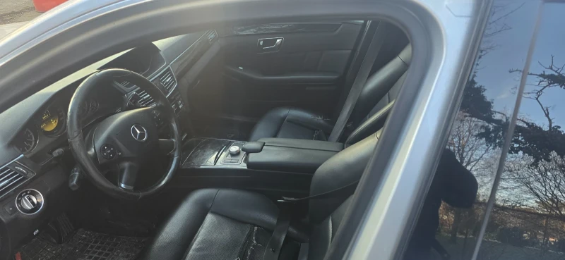 Mercedes-Benz E 220, снимка 5 - Автомобили и джипове - 53263979