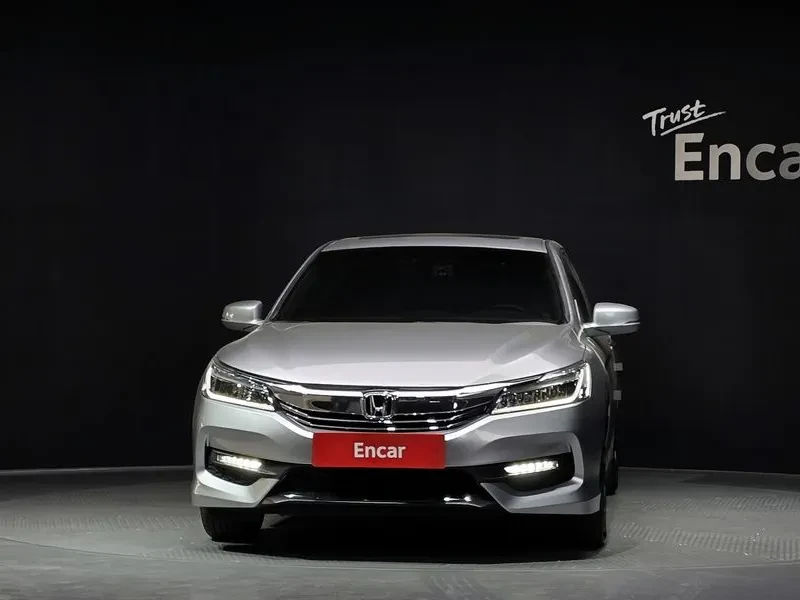 Honda Accord 2.4, снимка 3 - Автомобили и джипове - 54253372