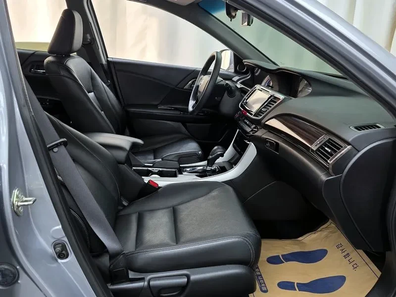 Honda Accord 2.4, снимка 11 - Автомобили и джипове - 54253372