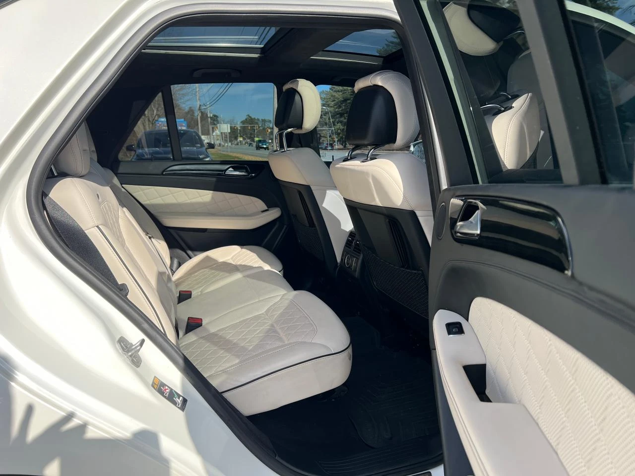 Mercedes-Benz ML 550 ПОДГРЕВ/ОБДУХВАНЕ/ПАНОРАМА/СЛЕДЕНЕ НА ЛЕНТИ/КАМЕРА - изображение 6