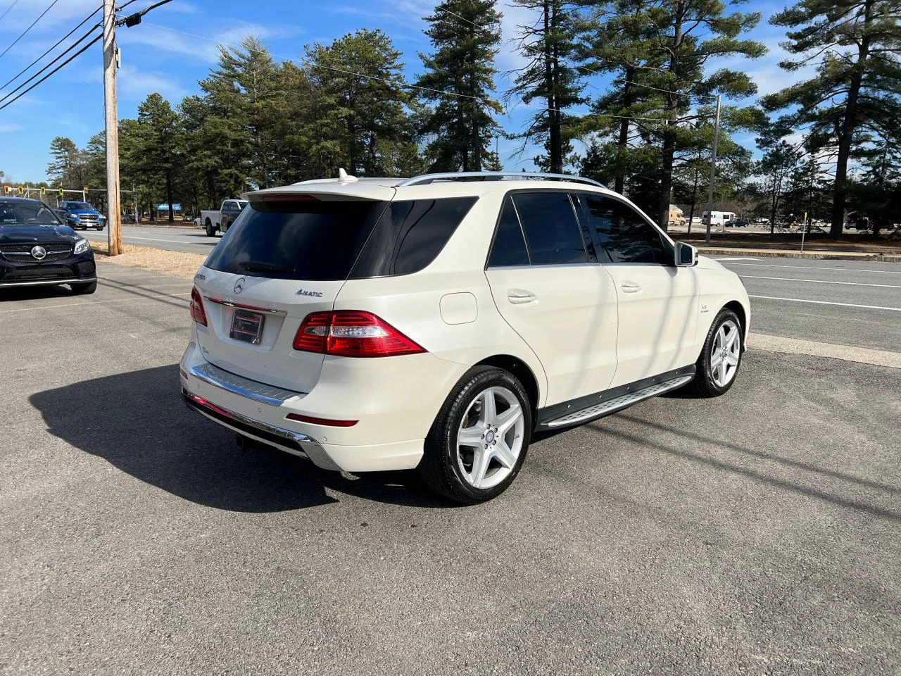 Mercedes-Benz ML 550 ПОДГРЕВ/ОБДУХВАНЕ/ПАНОРАМА/СЛЕДЕНЕ НА ЛЕНТИ/КАМЕРА - изображение 4