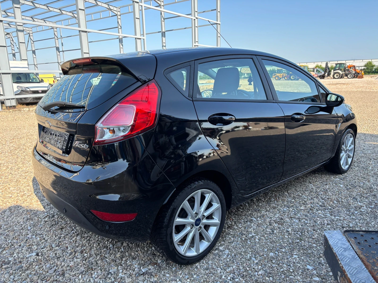 Ford Fiesta 1.5 TDCI - изображение 4