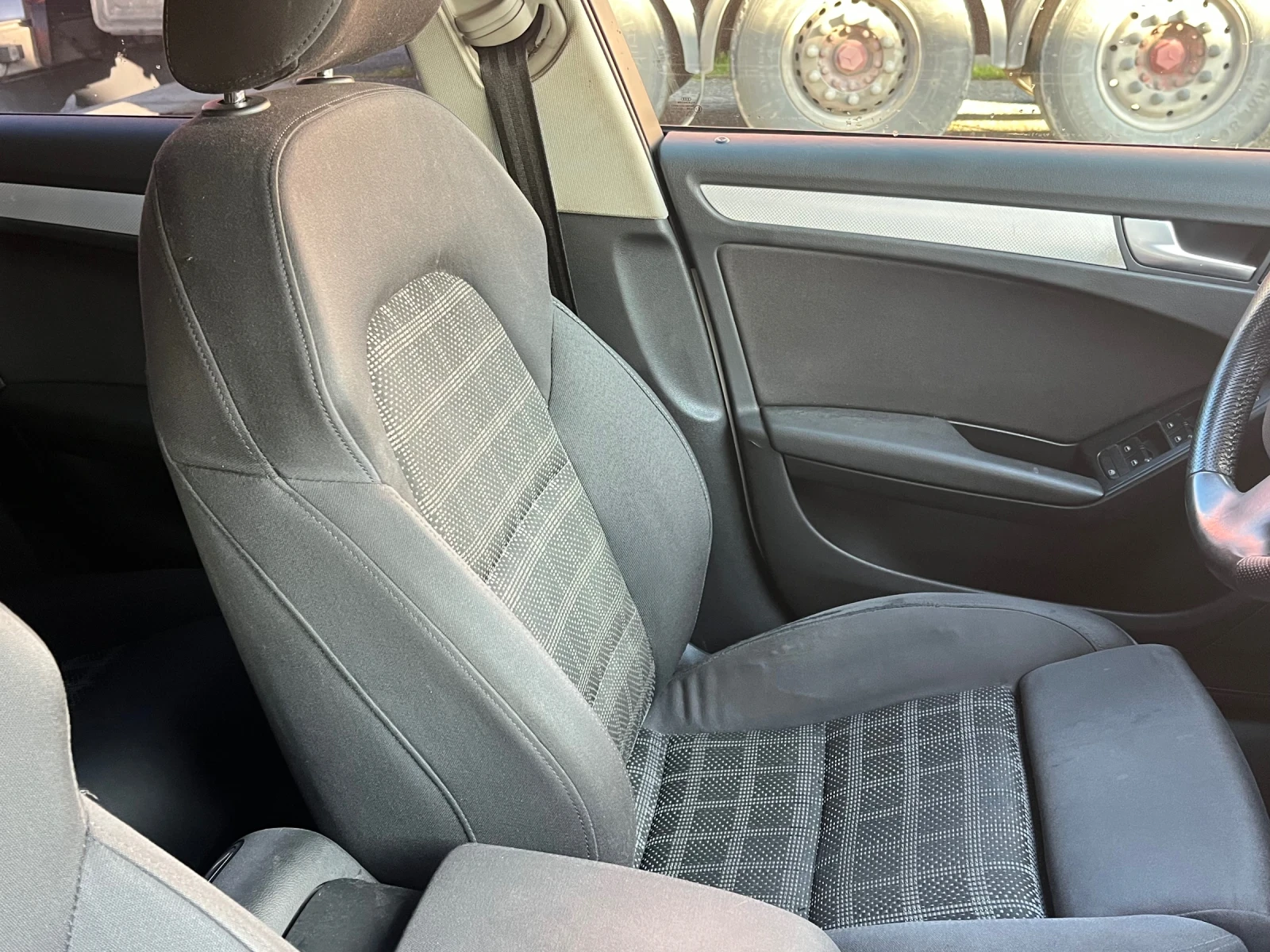 Audi A4 2.0TDI 6ск 143 кс - изображение 8