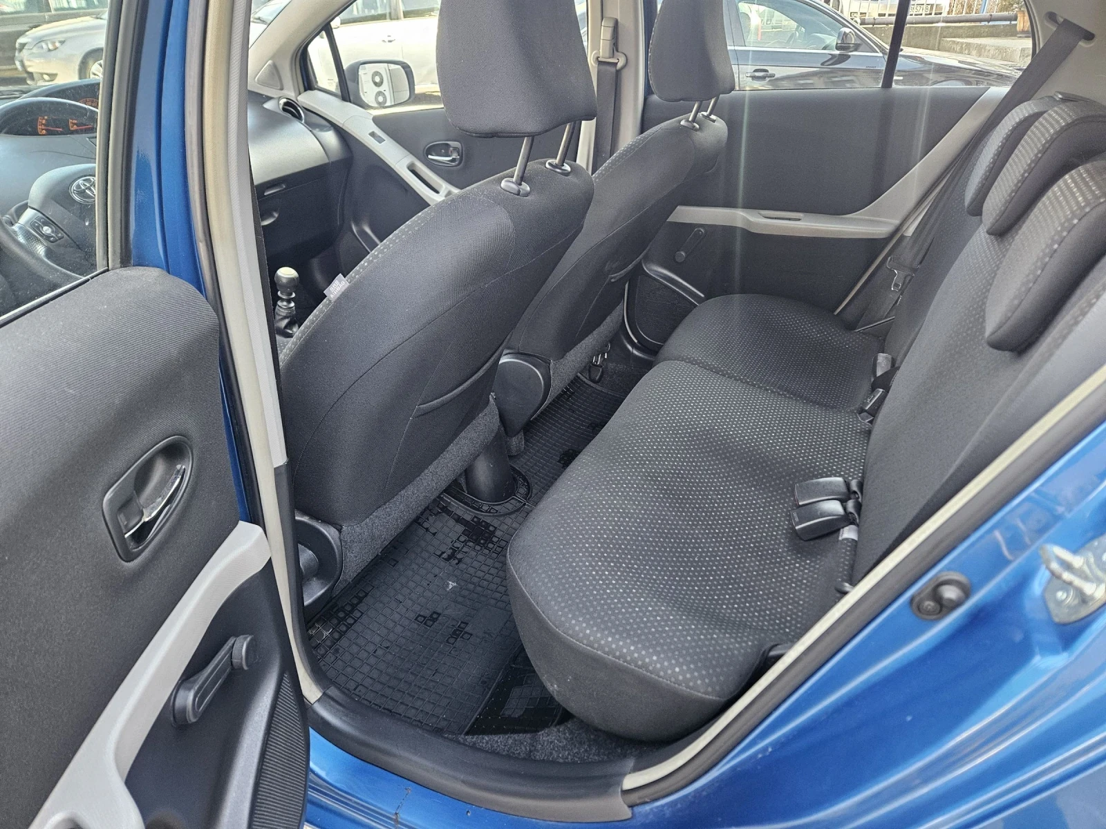 Toyota Yaris 1.33 vvt-i 100к.с, снимка 10 - Автомобили и джипове - 53770852