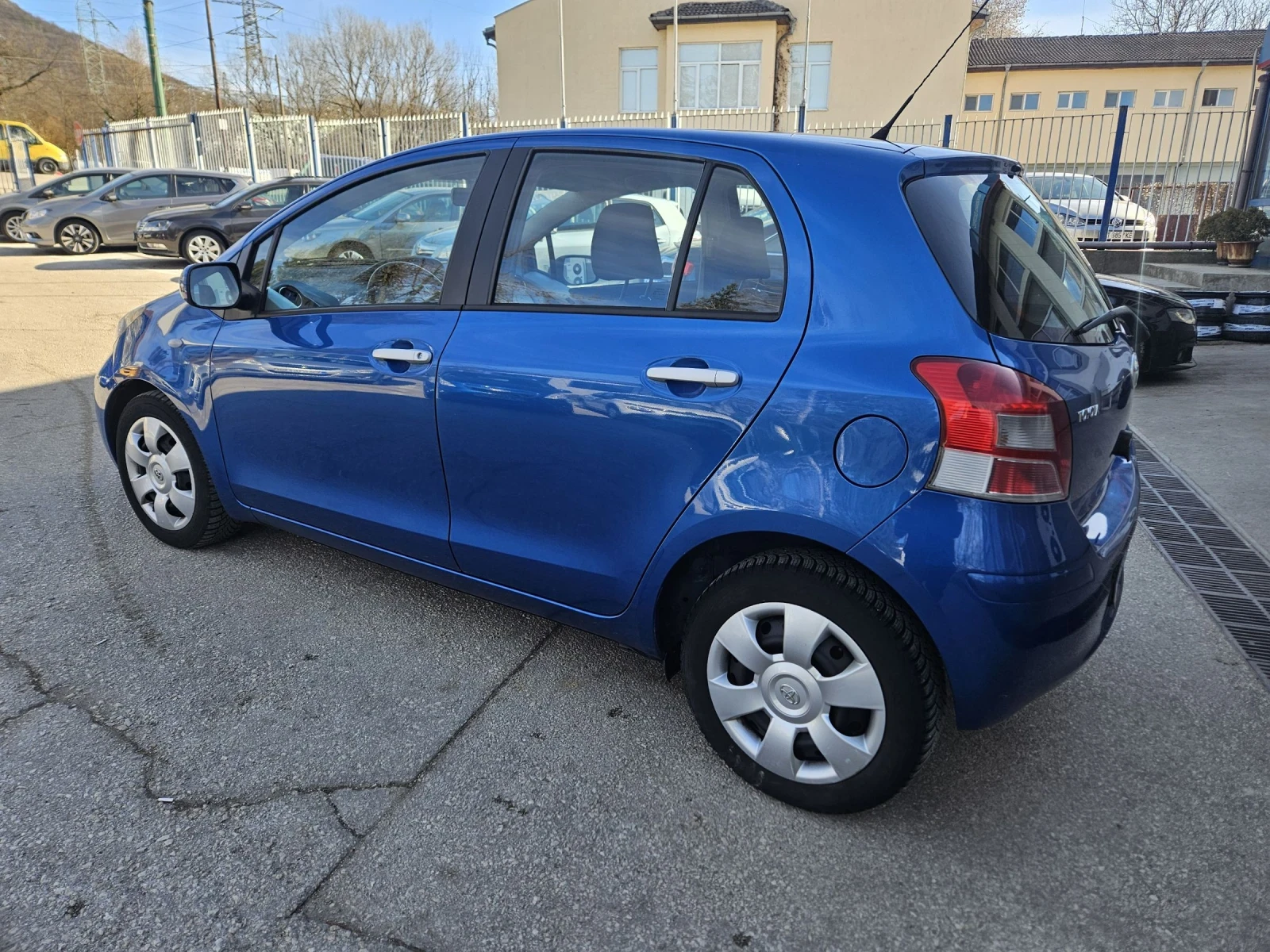 Toyota Yaris 1.33 vvt-i 100к.с, снимка 12 - Автомобили и джипове - 53770852