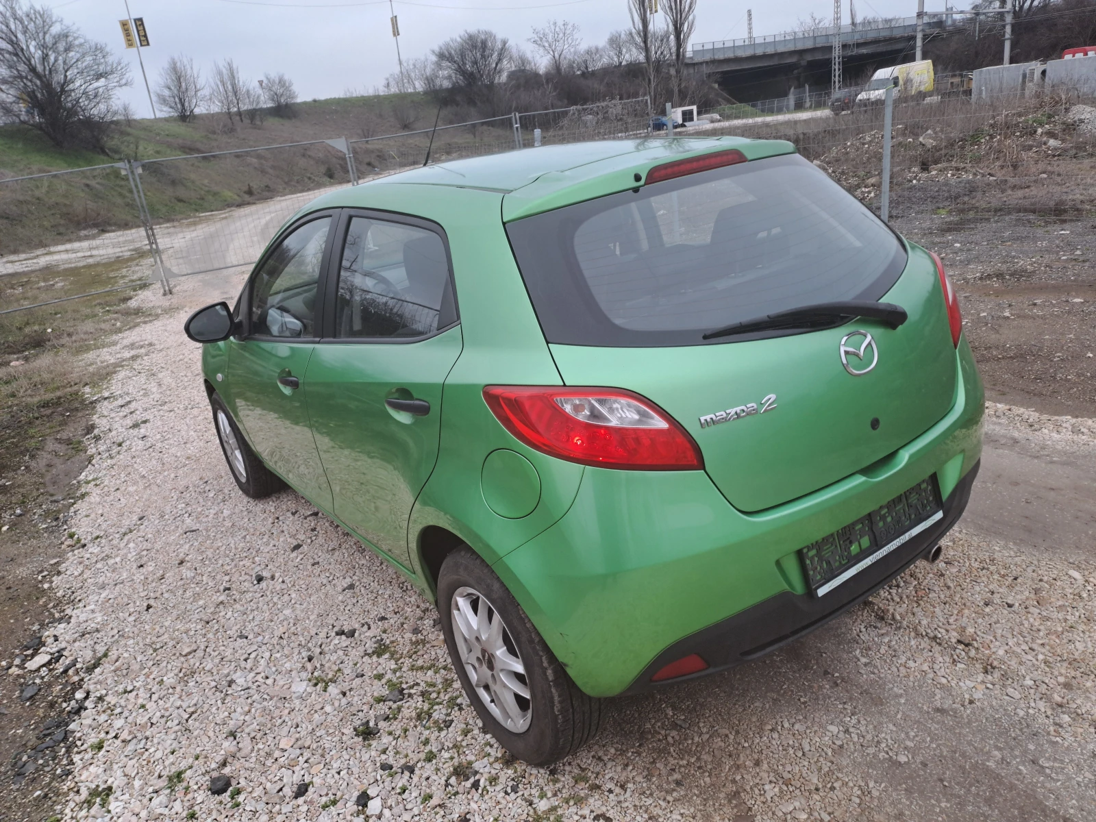 Mazda 2 1.3i ESKLUZIVE SPEZIALL, снимка 2 - Автомобили и джипове - 53804359