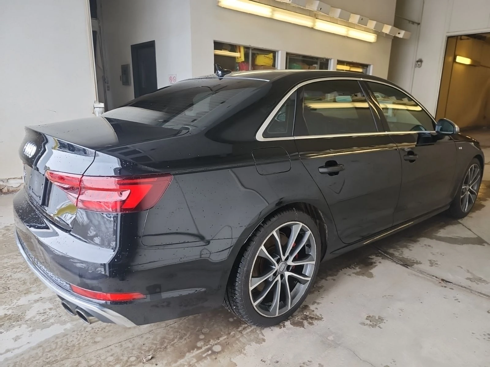 Audi S4 TECHNIK С РЕГИСТРАЦИЯ & АВТО КРЕДИТ , снимка 3 - Автомобили и джипове - 53947319