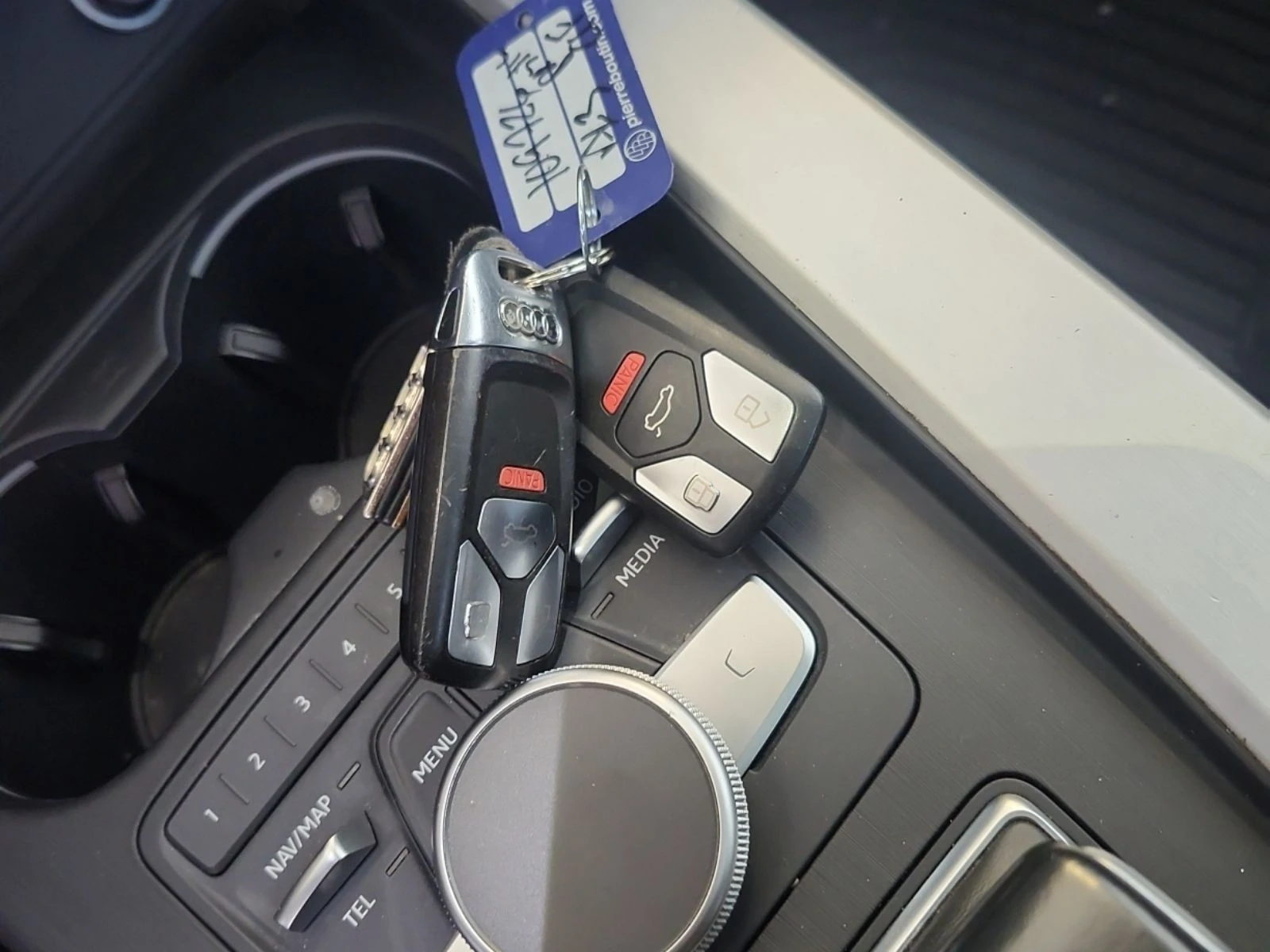 Audi S4 TECHNIK С РЕГИСТРАЦИЯ & АВТО КРЕДИТ , снимка 11 - Автомобили и джипове - 53947319