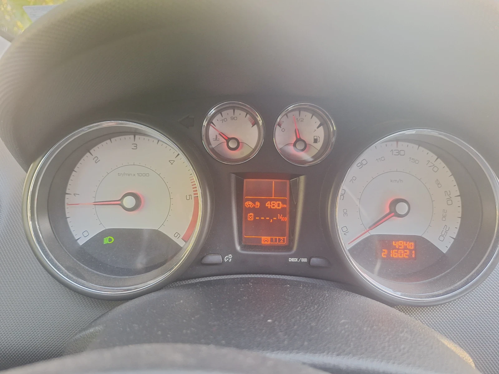 Peugeot 308 1.6HDI, снимка 9 - Автомобили и джипове - 54486062