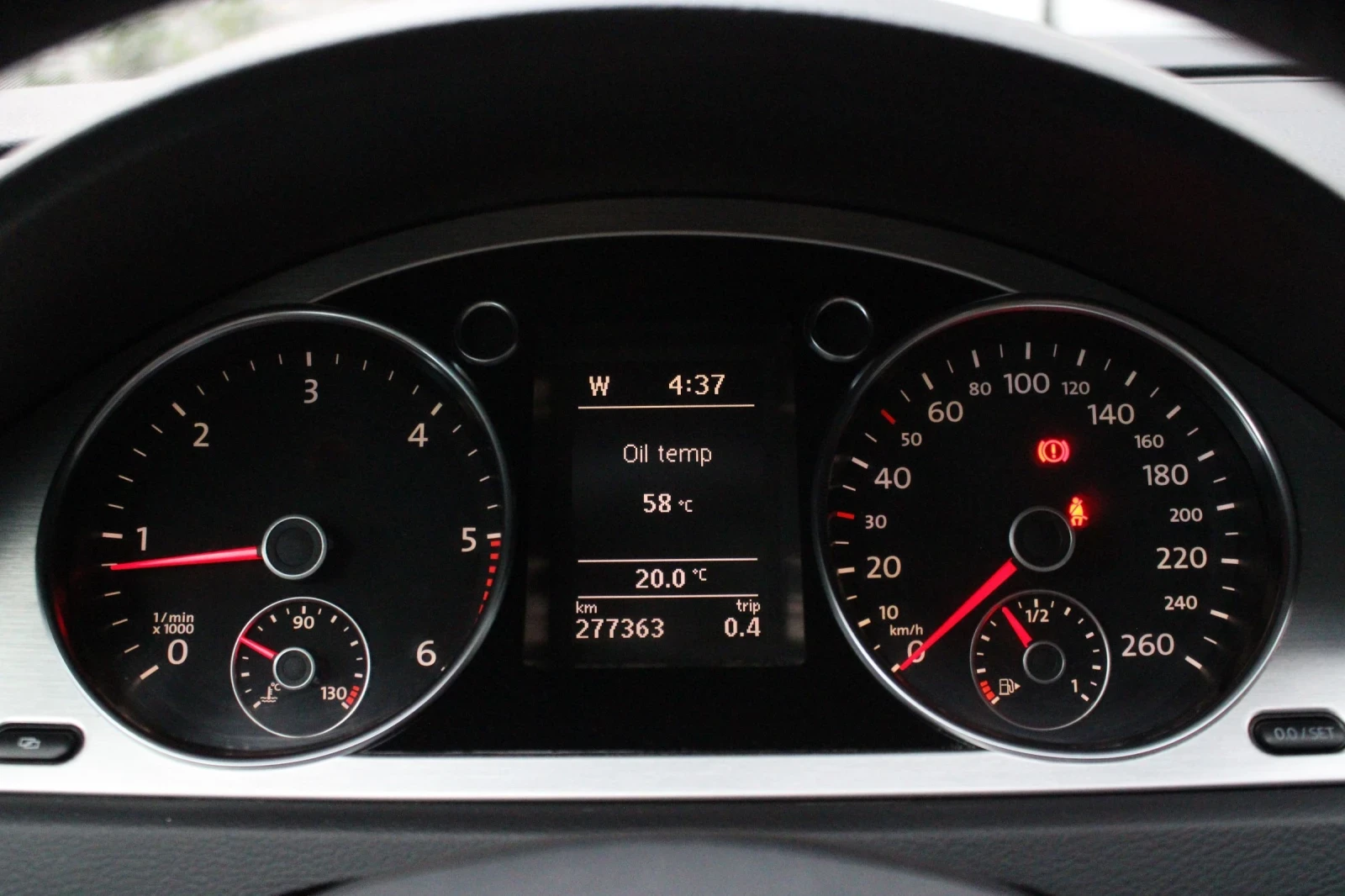 VW Passat 2.0TDI 4MOTION R LINE / HIGHLINE / INDIVIDUAL, снимка 16 - Автомобили и джипове - 54512979