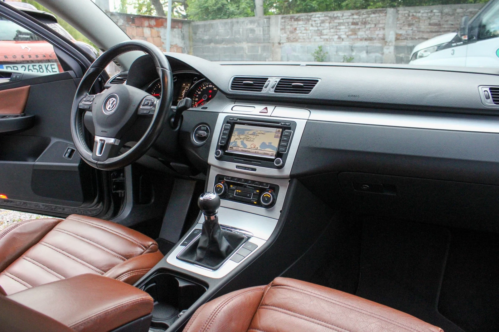 VW Passat 2.0TDI 4MOTION R LINE / HIGHLINE / INDIVIDUAL, снимка 11 - Автомобили и джипове - 54512979