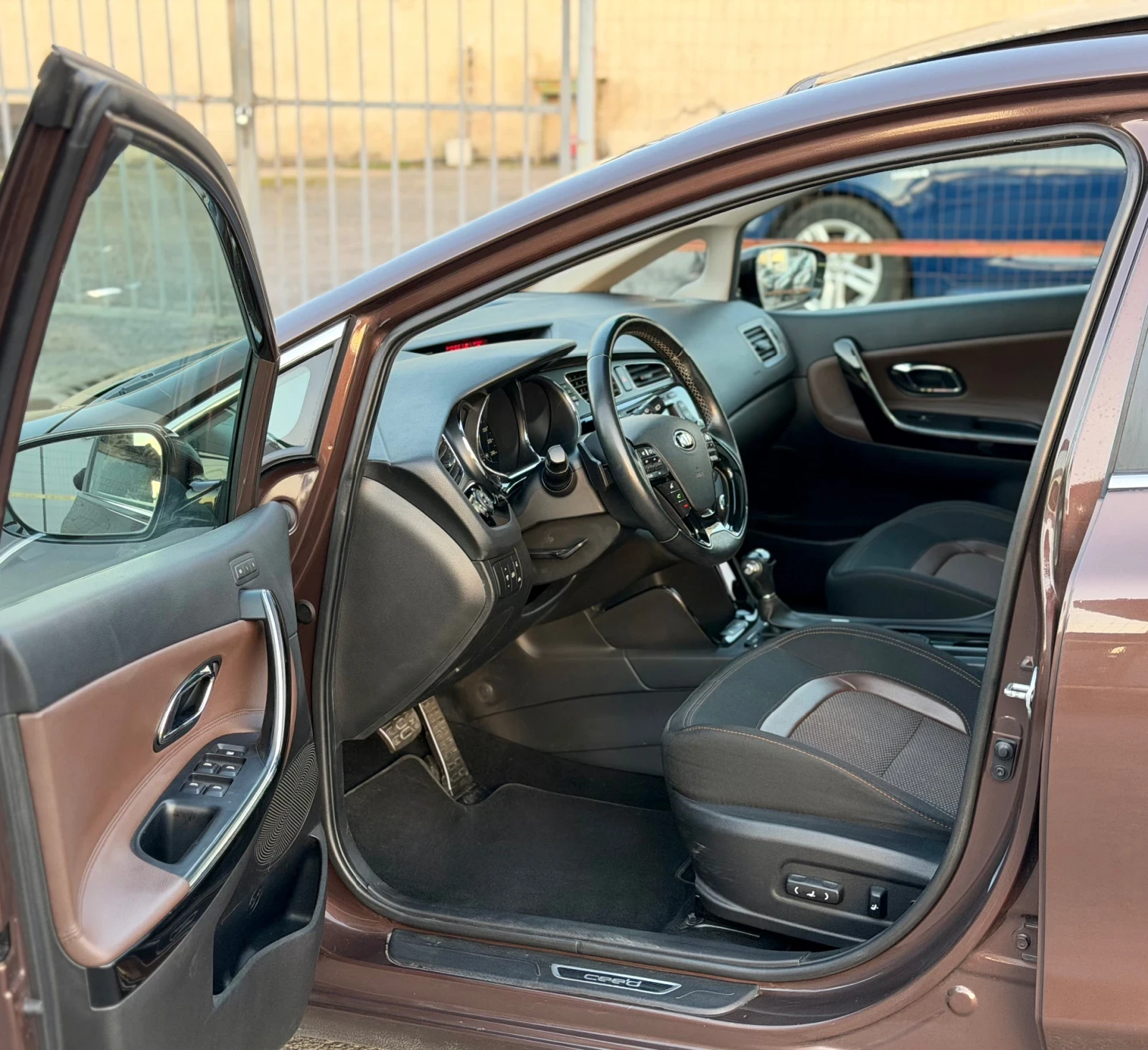 Kia Ceed 1.6i Automatic Panorama Premium 153хил км, снимка 6 - Автомобили и джипове - 54598032