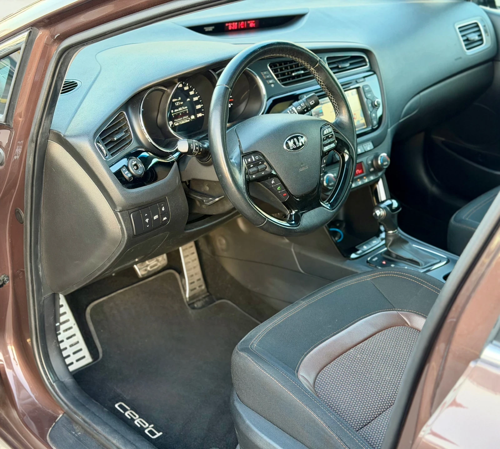 Kia Ceed 1.6i Automatic Panorama Premium 153хил км, снимка 8 - Автомобили и джипове - 54598032