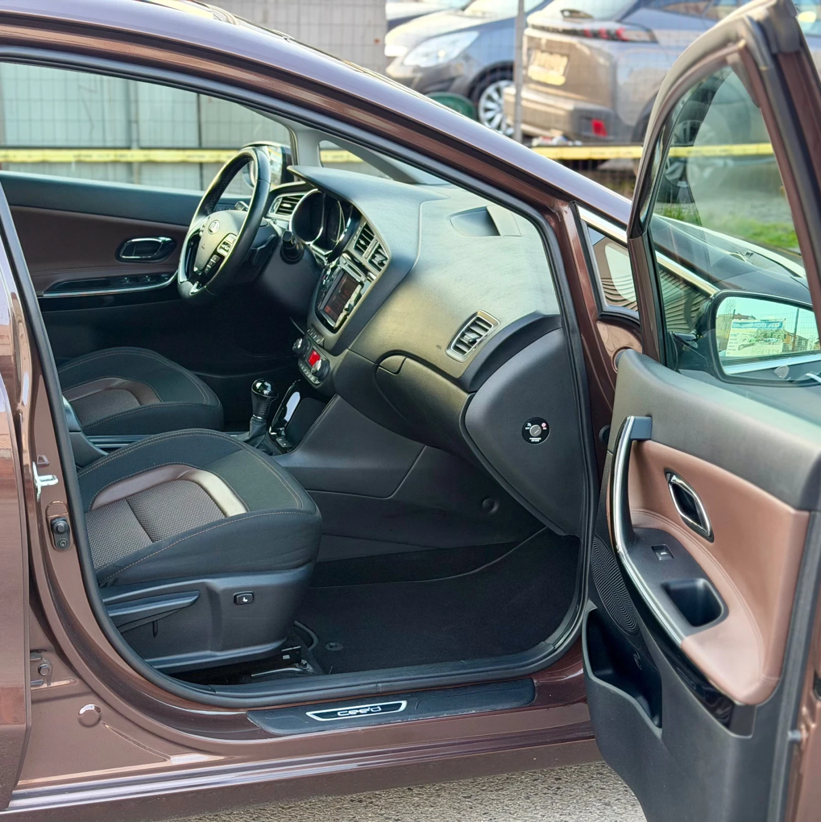 Kia Ceed 1.6i Automatic Panorama Premium 153хил км, снимка 7 - Автомобили и джипове - 54598032
