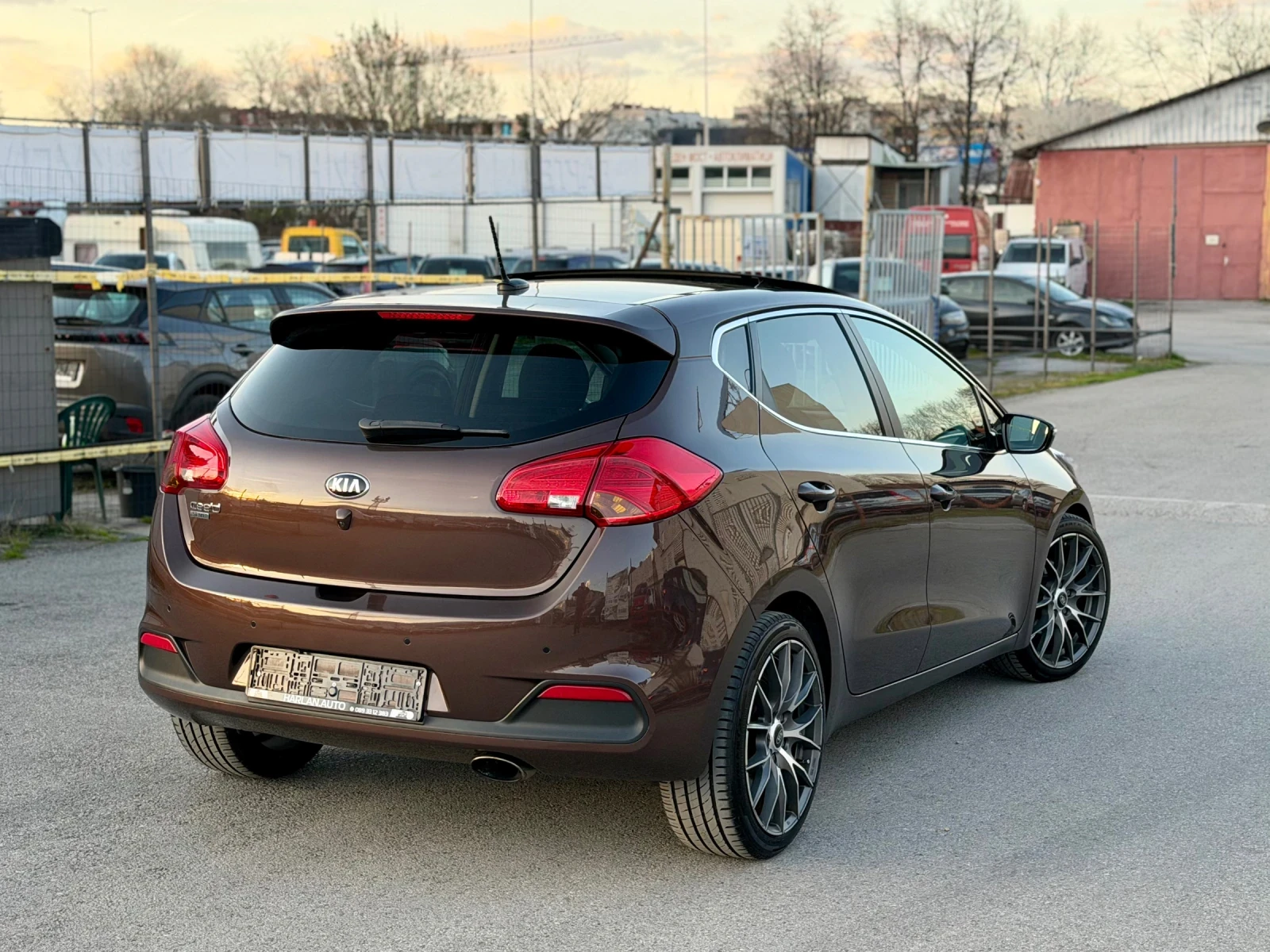 Kia Ceed 1.6i Automatic Panorama Premium 153хил км, снимка 4 - Автомобили и джипове - 54598032