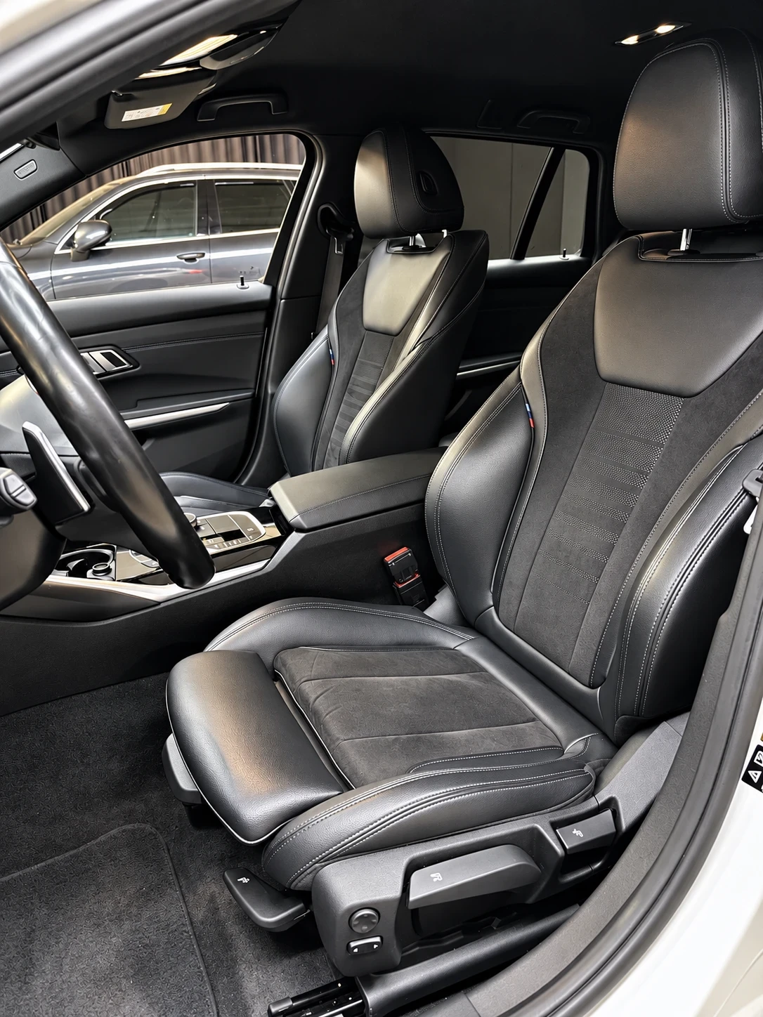 BMW 320 XDRIVE::M PACK::360 КАМЕРИ::AMBIENT::, снимка 8 - Автомобили и джипове - 56511899