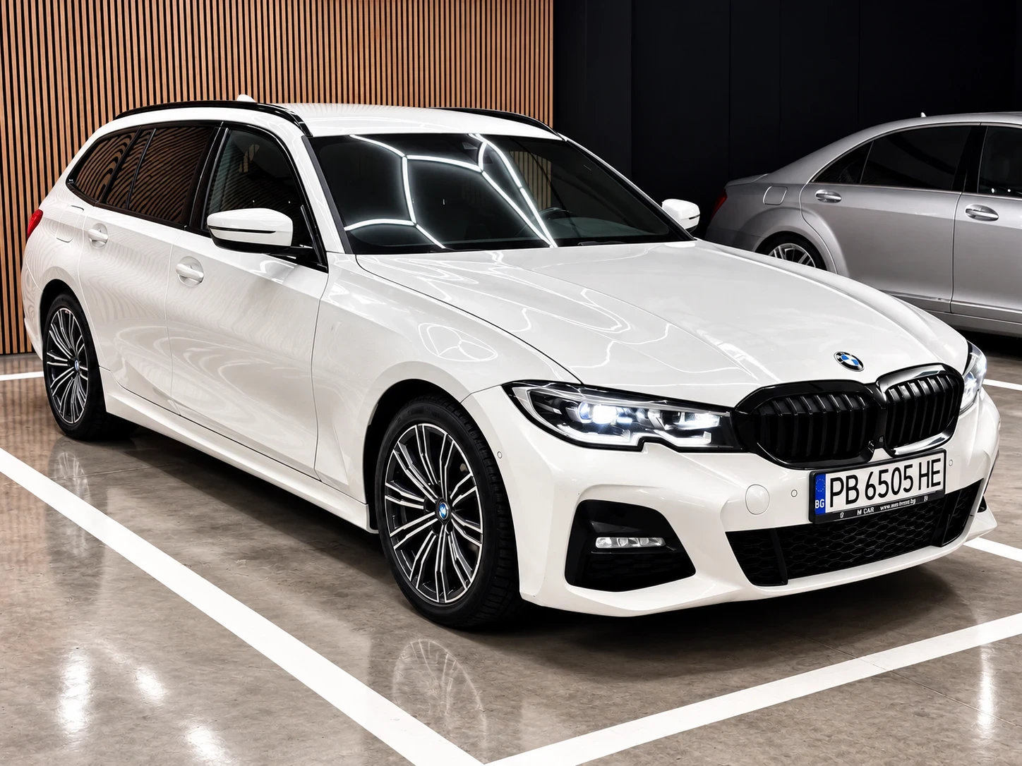 BMW 320 XDRIVE::M PACK::360 КАМЕРИ::AMBIENT::, снимка 3 - Автомобили и джипове - 56511899