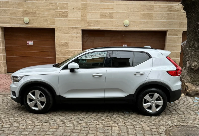 Volvo XC40 D3, напълно обслужена, със сервизна история! , снимка 5 - Автомобили и джипове - 47263319