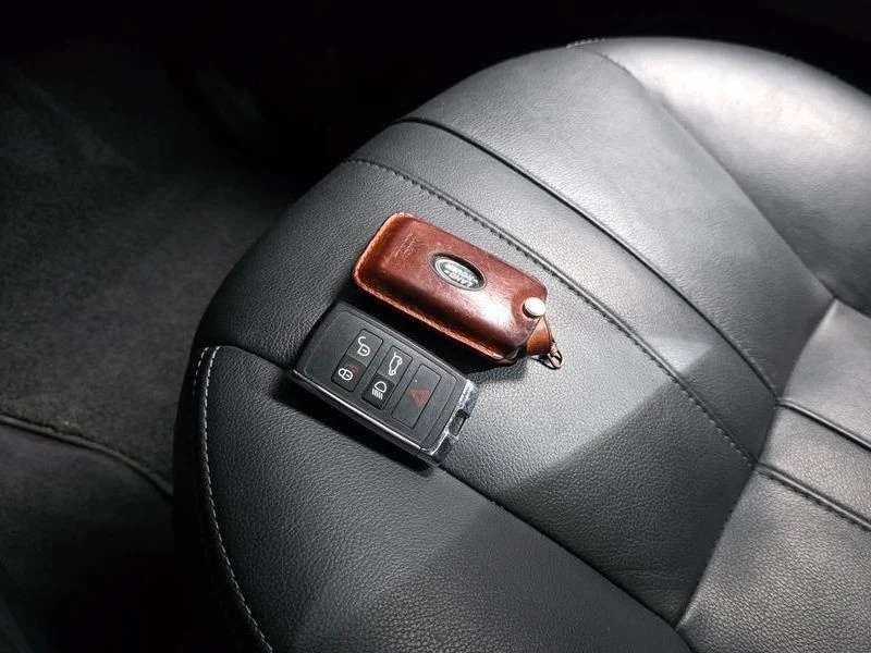 Land Rover Discovery 3.0 Automatic, снимка 17 - Автомобили и джипове - 55847896