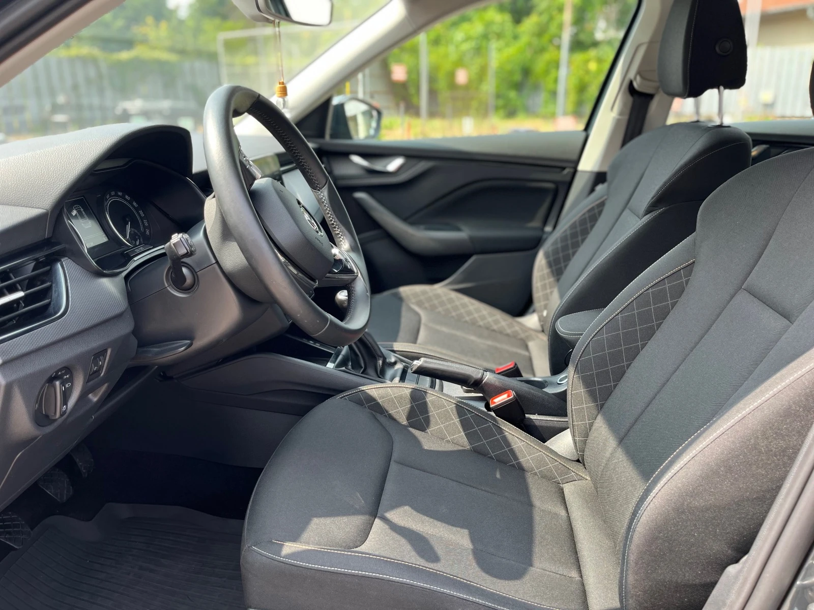 Skoda Kamiq 1.0i-125k.c. | Mobile.bg — изображение 13