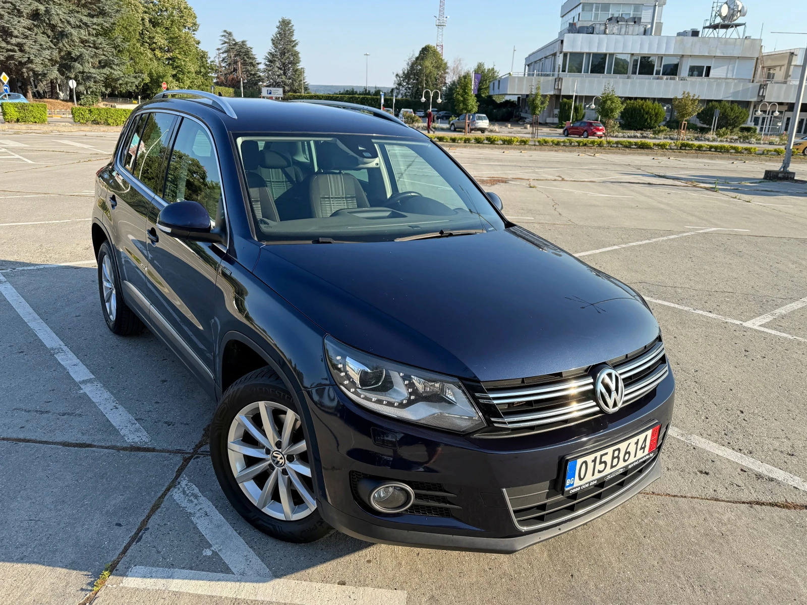 VW Tiguan 2.0///184k.s///4x4///Lounge///LED///Xenon///DSG - изображение 2