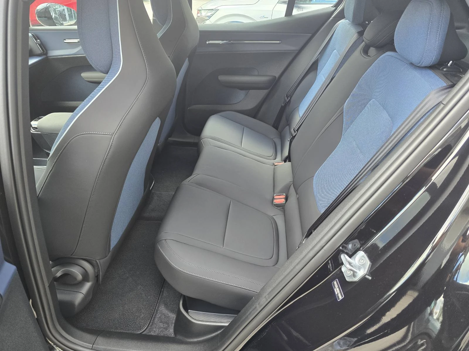 Volvo EX30 272 hp 51kw/h NMC battery, снимка 13 - Автомобили и джипове - 55049833