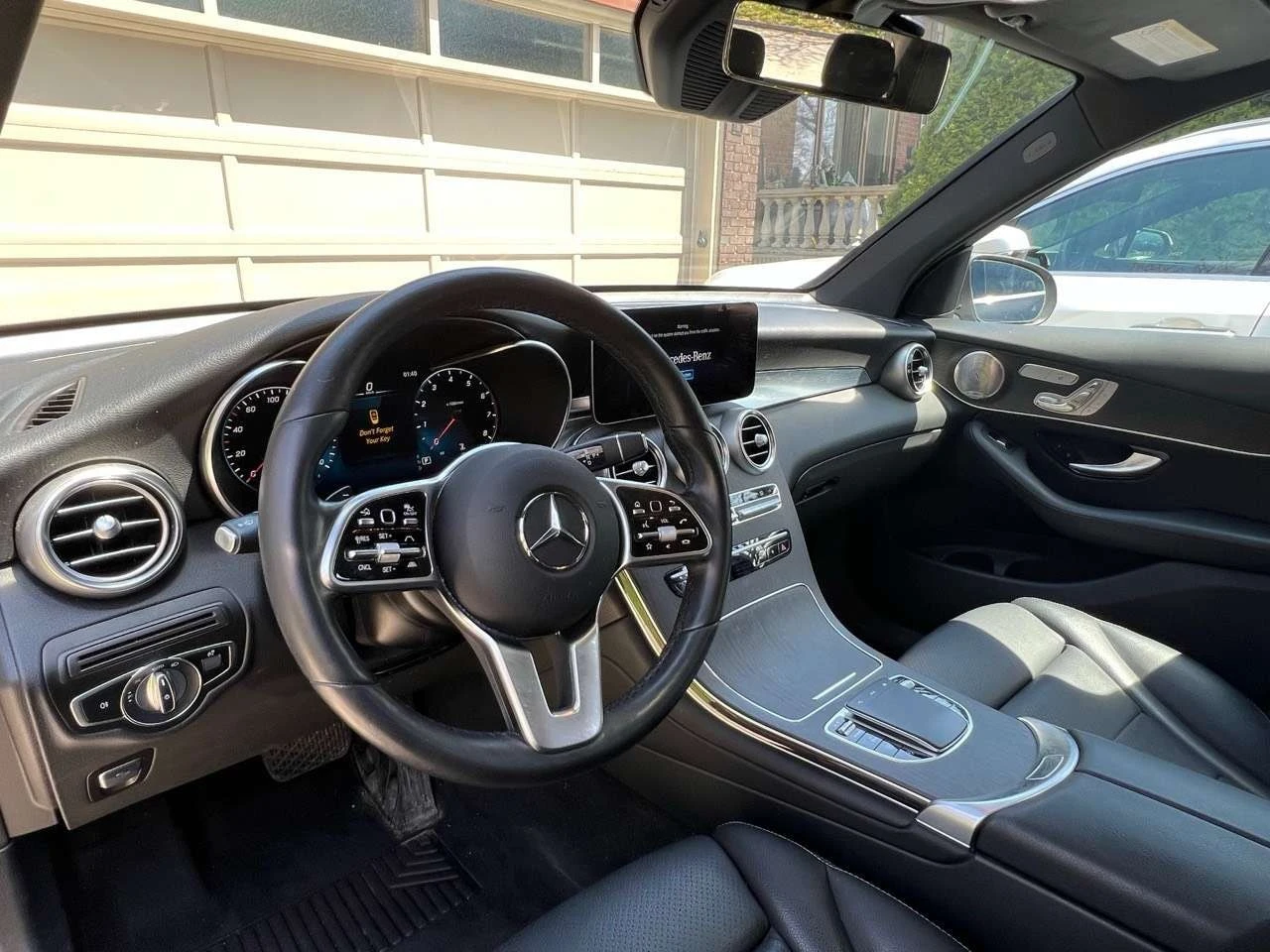 Mercedes-Benz GLC * 300 4Matic * CARFAX * БЕЗ ПЪРВОНАЧАЛНА ВНОСКА, снимка 8 - Автомобили и джипове - 55897240