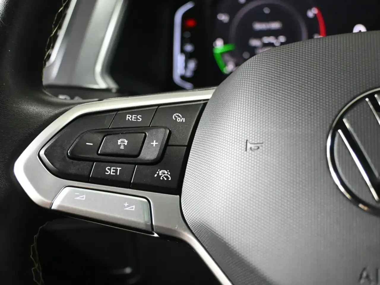 VW Tiguan Comfortline R-Line Black Edition  Panoramic Roof | Mobile.bg � ����������� 14