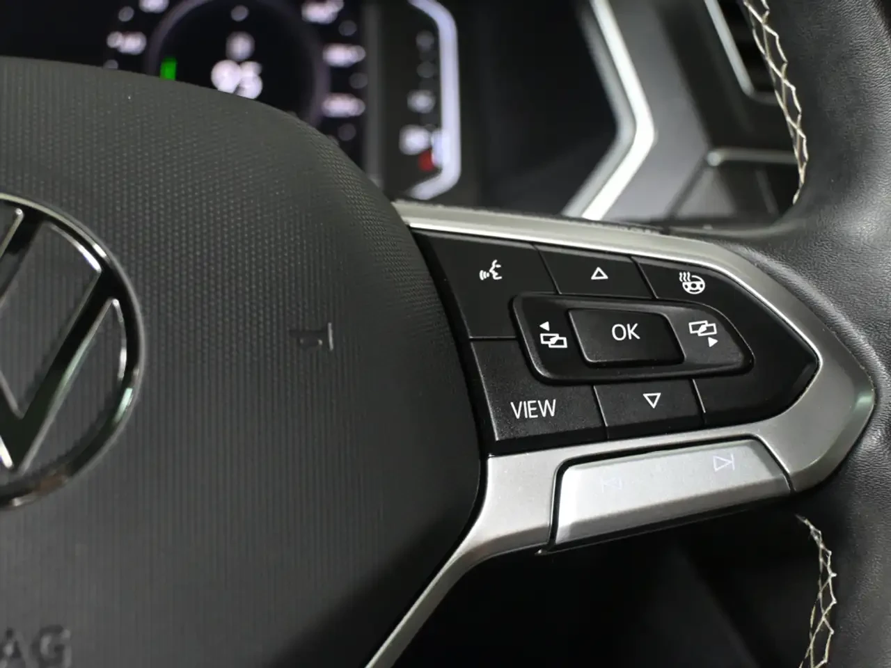 VW Tiguan Comfortline R-Line Black Edition  Panoramic Roof | Mobile.bg � ����������� 15