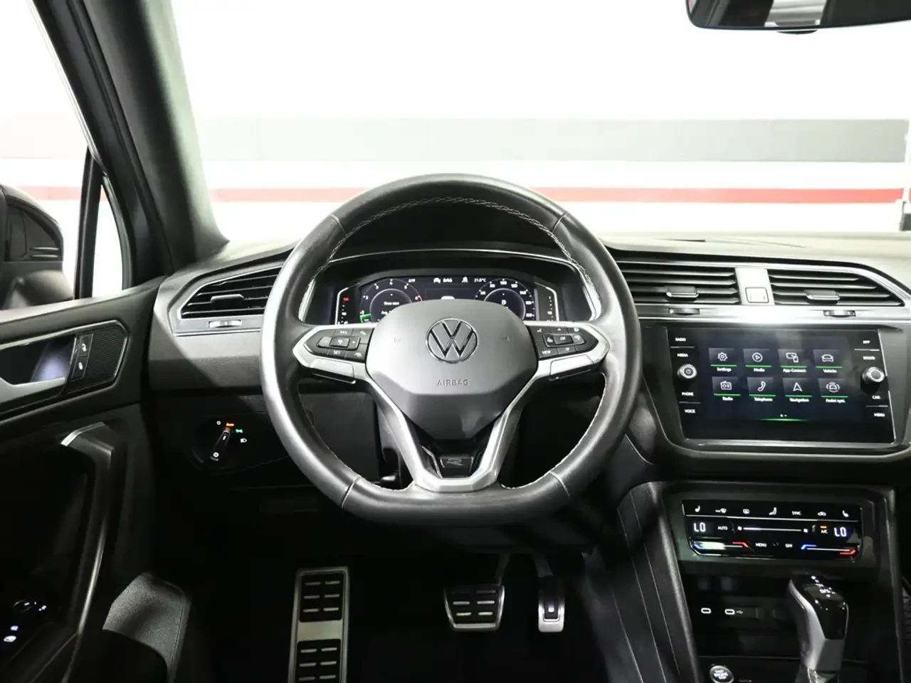 VW Tiguan Comfortline R-Line Black Edition  Panoramic Roof | Mobile.bg � ����������� 12
