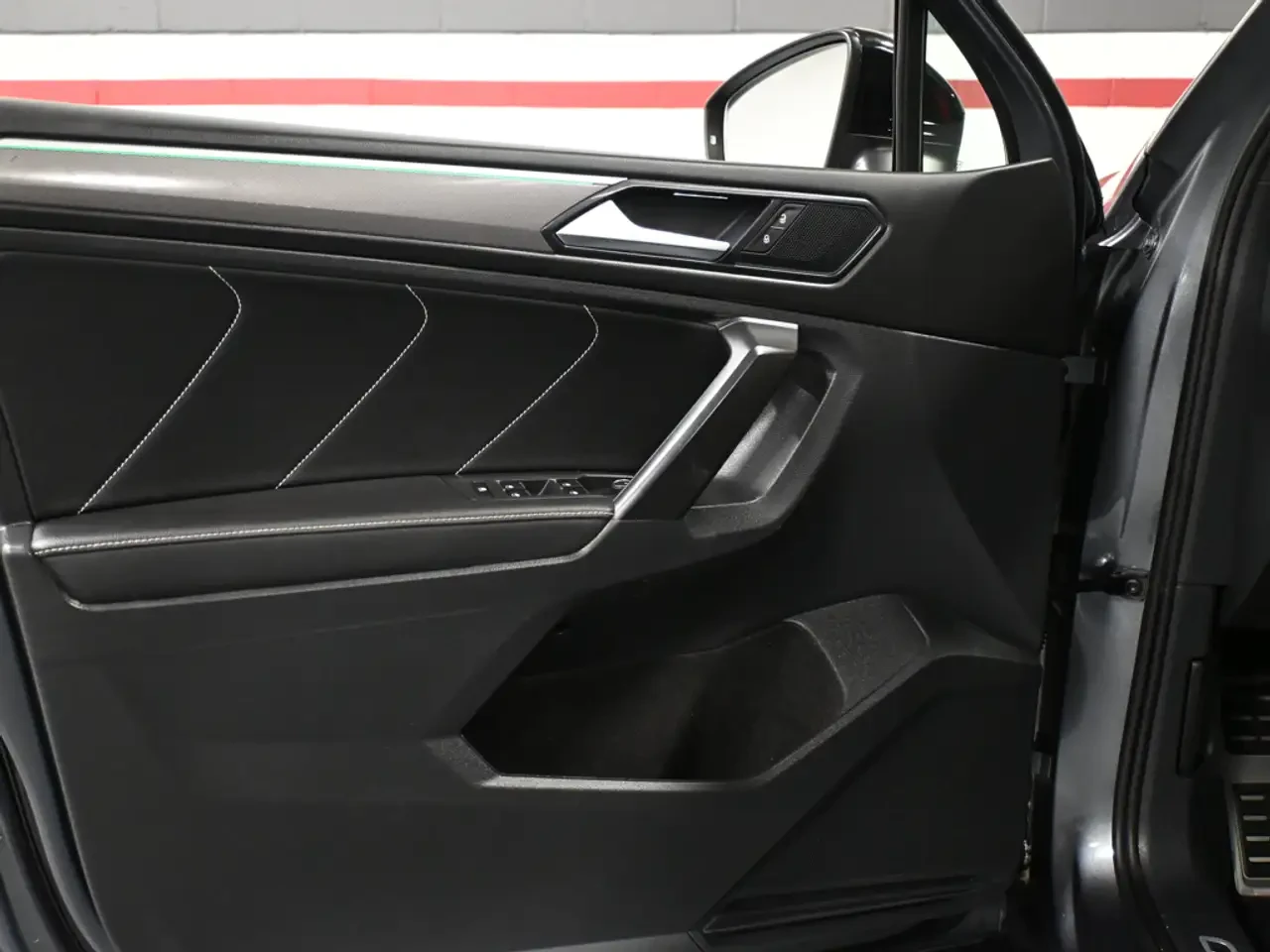 VW Tiguan Comfortline R-Line Black Edition  Panoramic Roof | Mobile.bg � ����������� 11