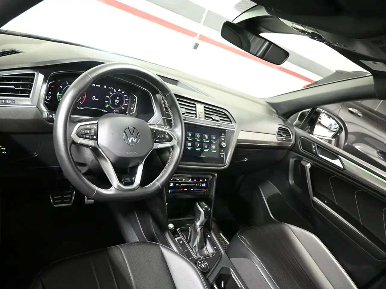 VW Tiguan Comfortline R-Line Black Edition  Panoramic Roof | Mobile.bg � ����������� 10