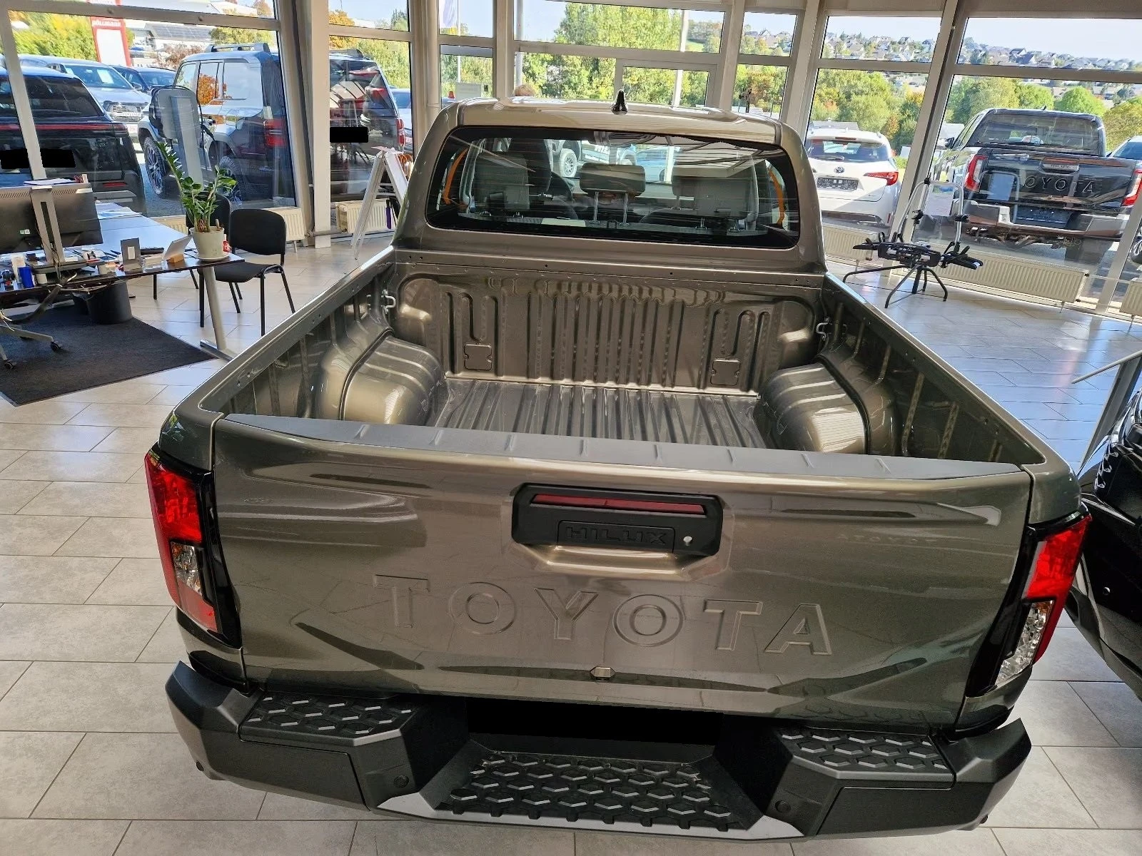 Toyota Hilux DOUBLE CAB / 2.8D D-4D/ DUTY / LED / CAMERA / , снимка 7 - Автомобили и джипове - 56705161
