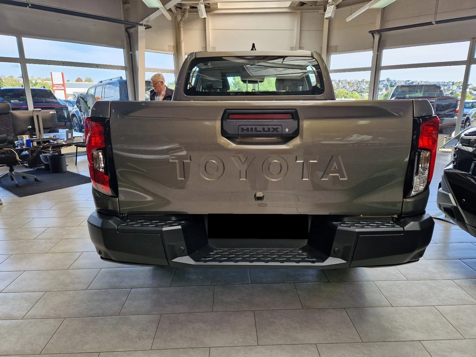Toyota Hilux DOUBLE CAB / 2.8D D-4D/ DUTY / LED / CAMERA / , снимка 6 - Автомобили и джипове - 56705161