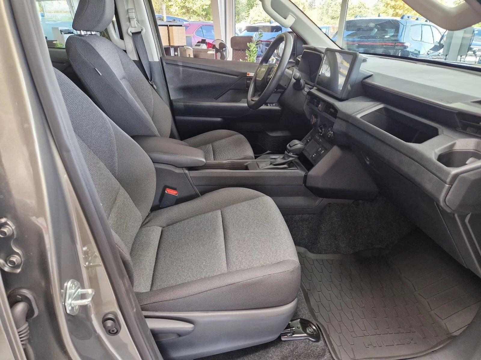 Toyota Hilux DOUBLE CAB / 2.8D D-4D/ DUTY / LED / CAMERA / , снимка 14 - Автомобили и джипове - 56705161