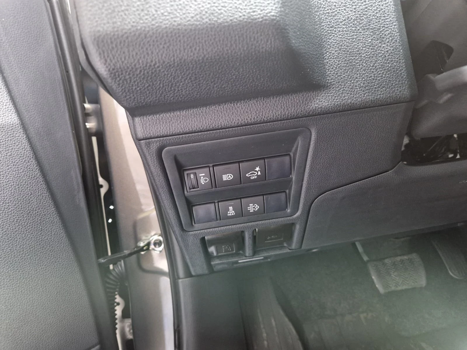 Toyota Hilux DOUBLE CAB / 2.8D D-4D/ DUTY / LED / CAMERA / , снимка 11 - Автомобили и джипове - 56705161