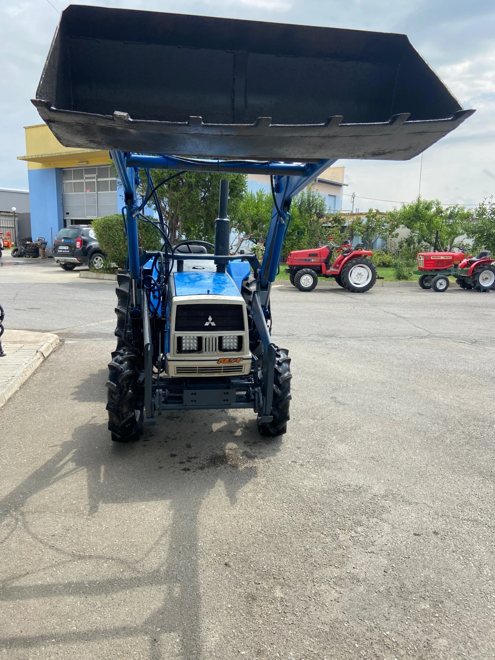 Трактор Mitsubishi
