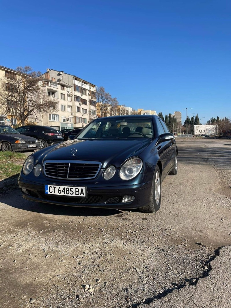 Mercedes-Benz E 220, снимка 1 - Автомобили и джипове - 45735365