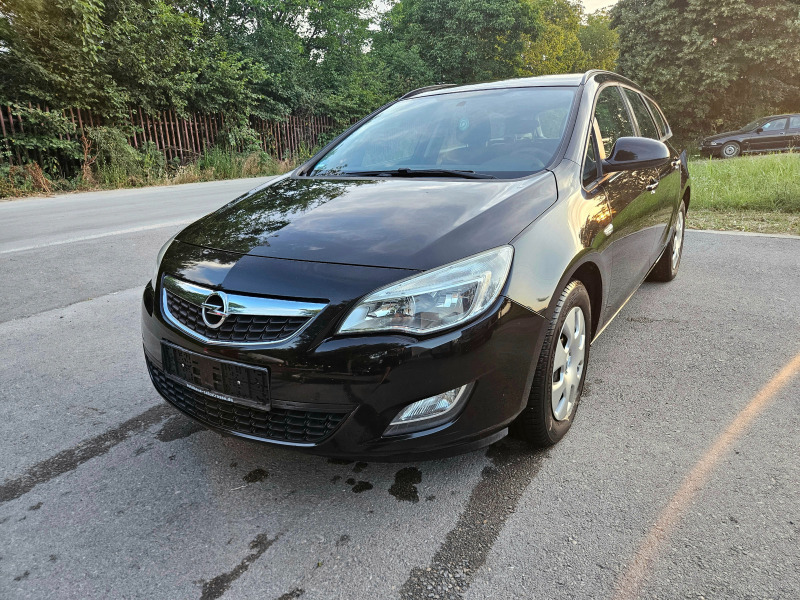 Opel Astra 1.7CDTi SportsTourier, Recaro, NAVI, снимка 1 - Автомобили и джипове - 46392595