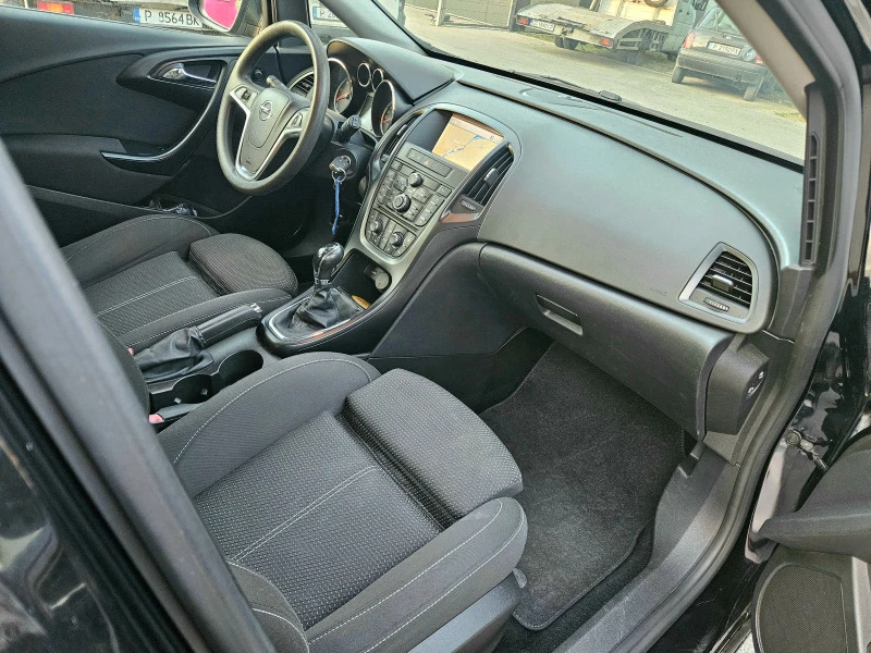 Opel Astra 1.7CDTi SportsTourier, Recaro, NAVI, снимка 11 - Автомобили и джипове - 49491788