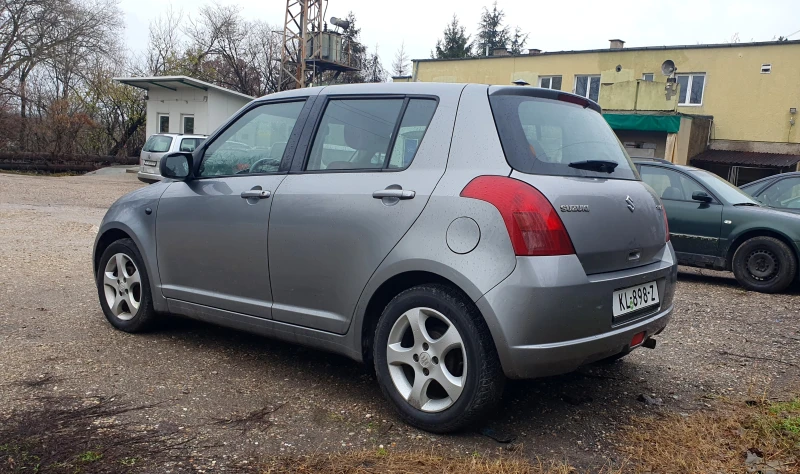 Suzuki Swift 1.3i, снимка 5 - Автомобили и джипове - 48397030